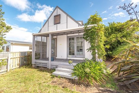 Photo of property in 23 Manuka Street, Castlecliff, Whanganui, 4501