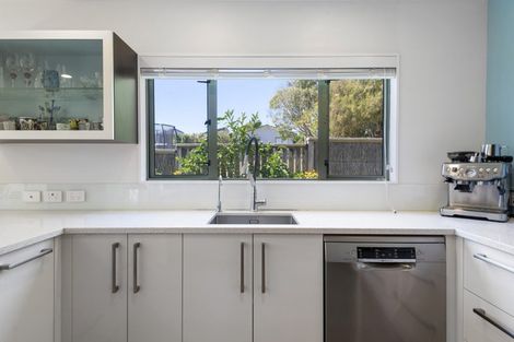 Photo of property in 2/13 Montgomery Avenue, Belmont, Auckland, 0622
