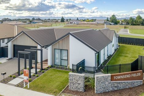 Photo of property in 2 Mccahon Drive, Rangiora, 7400