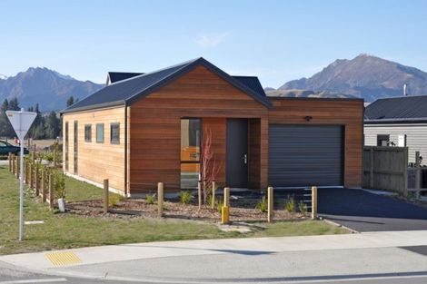 Photo of property in 2 Matakanui Lane, Wanaka, 9305
