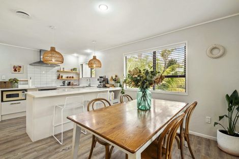 Photo of property in 21 Stott Avenue, Birkdale, Auckland, 0626