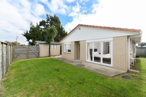 Photo of property in 2 Paramu Avenue, Birkdale, Auckland, 0626