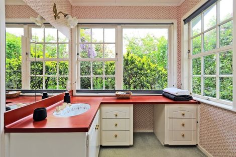 Photo of property in 32 Kent Terrace, Taradale, Napier, 4112