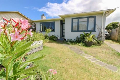 Photo of property in 3 Manuka Street, Castlecliff, Whanganui, 4501