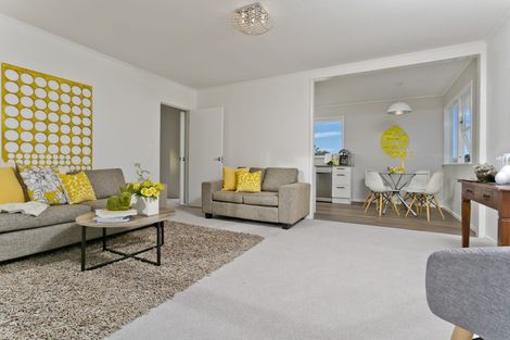 Photo of property in 18 Hatherlow Street, Glenfield, Auckland, 0629