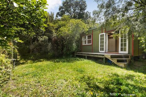 Photo of property in 138 Nicholson Road, Khandallah, Wellington, 6035