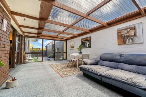 Photo of property in 1/248 Great North Road, Henderson, Auckland, 0612