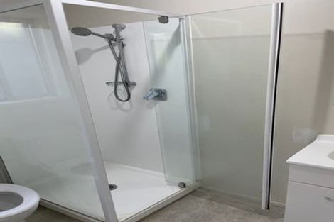 Photo of property in 2/11 Aorangi Place, Birkenhead, Auckland, 0626