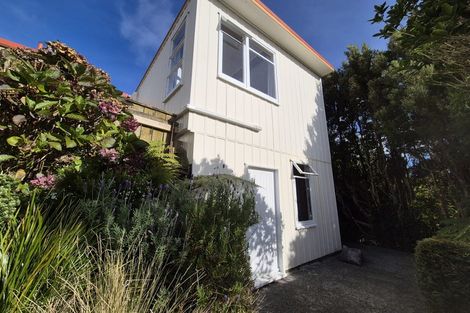 Photo of property in 51 Huntingdon Street, Northland, Wellington, 6012