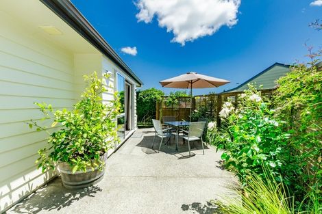 Photo of property in 11b Poneke Drive, Waikanae, 5036