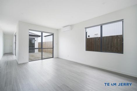 Photo of property in 49 Farranfore Road, Opaheke, Papakura, 2113