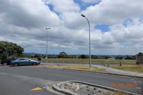 Photo of property in 44 Bordeaux Parade, Te Atatu South, Auckland, 0610