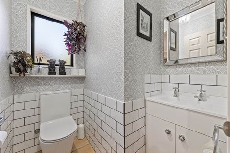 Photo of property in 33 Greenfield Drive, Western Heights, Hamilton, 3200
