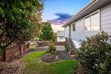 Photo of property in 12 Raelene Place, Massey, Auckland, 0614