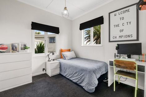 Photo of property in 2/136 Sunset Road, Unsworth Heights, Auckland, 0632