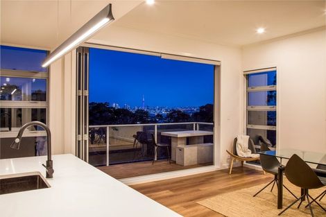 Photo of property in 8c Huka Road, Birkenhead, Auckland, 0626