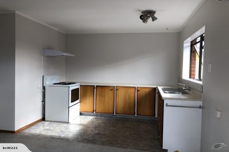 Photo of property in 28a Renata Crescent, Te Atatu Peninsula, Auckland, 0610