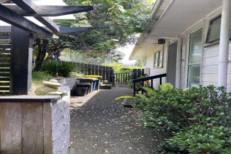 Photo of property in 52 Tamahere Drive, Glenfield, Auckland, 0629