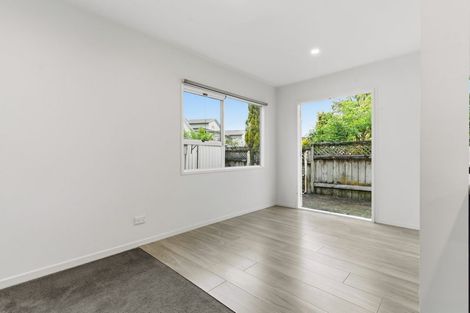 Photo of property in 17 Buisson Glade, West Harbour, Auckland, 0618