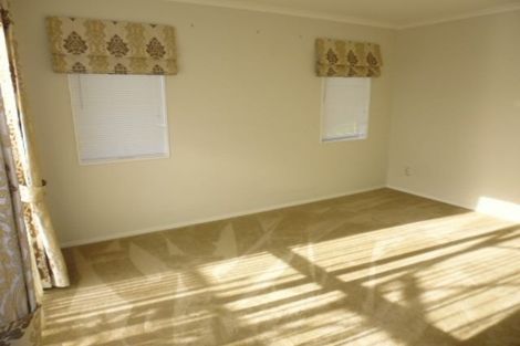 Photo of property in 13 Kereru Rise, Papakura, 2110