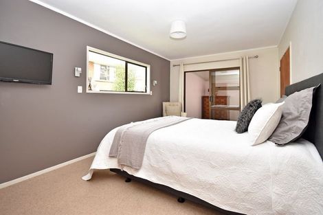 Photo of property in 4a Tower Hill, Stanmore Bay, Whangaparaoa, 0930