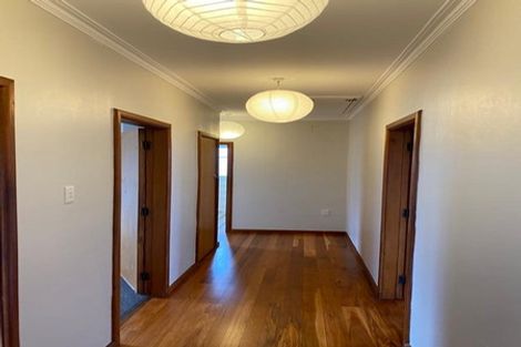 Photo of property in 108 Nevay Road, Karaka Bays, Wellington, 6022