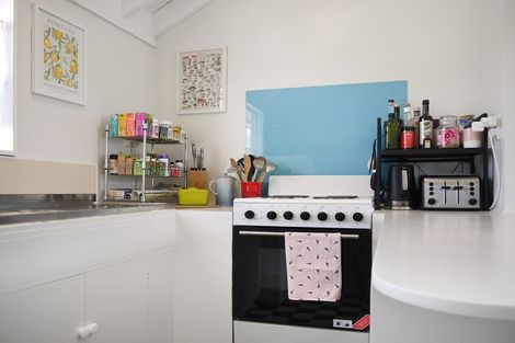 Photo of property in 24/125u Queens Drive, Lyall Bay, Wellington, 6022