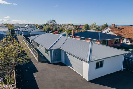 Photo of property in 20c Beach Road, Castor Bay, Auckland, 0620