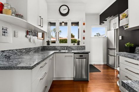 Photo of property in 4 Higgins Street, Marewa, Napier, 4110