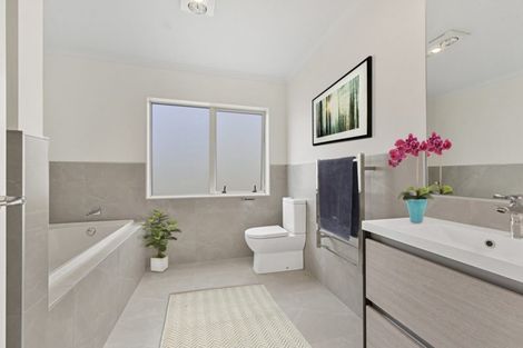 Photo of property in 8 George Mcwhirter Avenue, Massey, Auckland, 0614