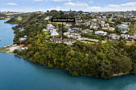 Photo of property in 220 Sandspit Road, Shelly Park, Auckland, 2014