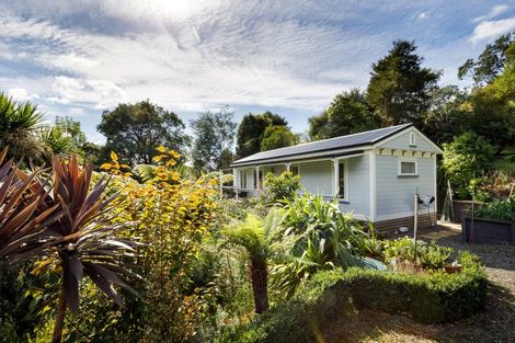Photo of property in 16 Angle Street, Picton, 7220