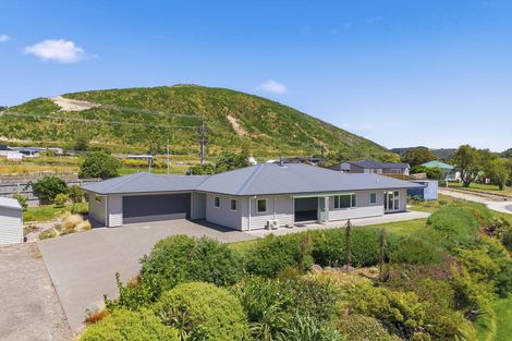 Photo of property in 1 Te Naihi Place, Paraparaumu, 5032
