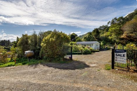 Photo of property in 16 Angle Street, Picton, 7220