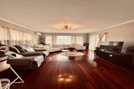 Photo of property in 4 Ayton Drive, Totara Vale, Auckland, 0629