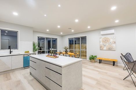 Photo of property in 41 Lumbarda Drive, Kumeu, 0810
