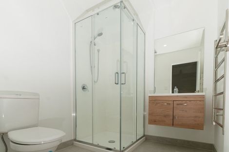 Photo of property in 2 Mikoikoi Crescent, Mangere Bridge, Auckland, 2022