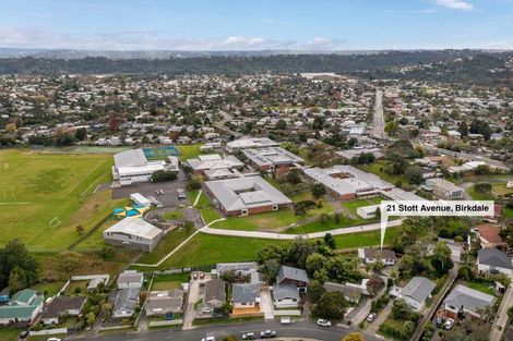 Photo of property in 21 Stott Avenue, Birkdale, Auckland, 0626