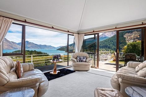 Photo of property in 19 Salmond Place, Queenstown, 9300