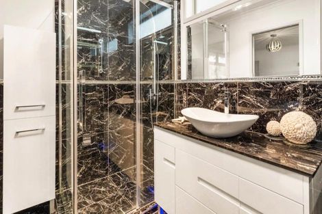 Photo of property in 12 Quo Vadis Place, Red Beach, 0932