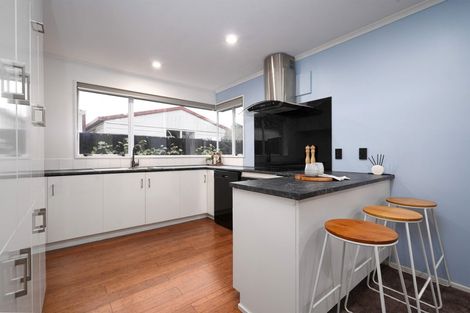Photo of property in 10 Honeysuckle Place, Northcote, Christchurch, 8052
