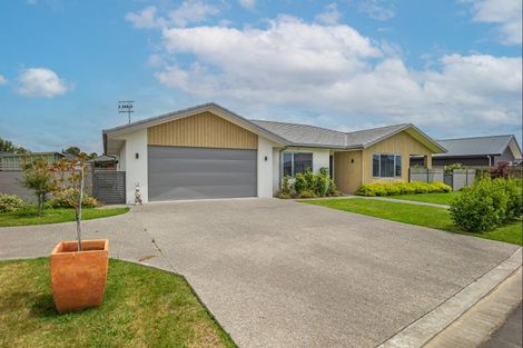 Photo of property in 5 Oak Place, Levin, 5510
