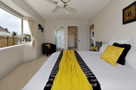 Photo of property in 21 Suncrest Drive, West Harbour, Auckland, 0618