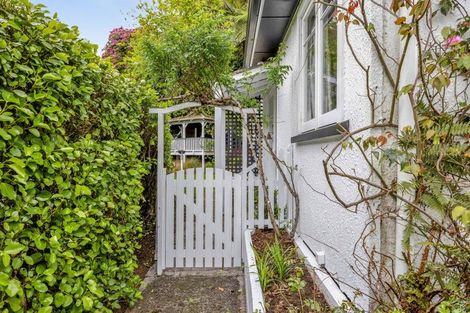Photo of property in 12 Brooklands Road, New Plymouth, 4310