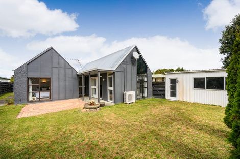 Photo of property in 9 Palliser Place, Milson, Palmerston North, 4414