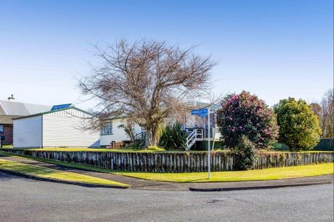 Photo of property in 2 Handley Place, Glen Avon, New Plymouth, 4312