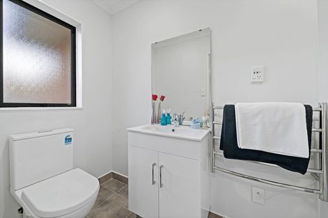 Photo of property in 10 Taatahi Street, Weymouth, Auckland, 2103