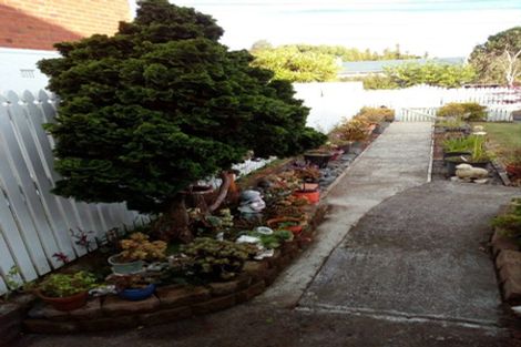 Photo of property in 31 Fruitvale Road, New Lynn, Auckland, 0600