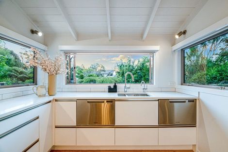 Photo of property in 22 Woodfern Crescent, Titirangi, Auckland, 0604