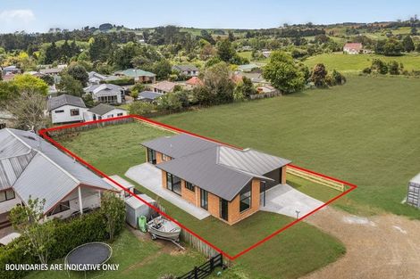Photo of property in 17 Coolen Place, Tuakau, 2121